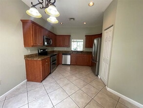 5031 Madison Lakes Cir W in Davie, FL - Building Photo - Building Photo