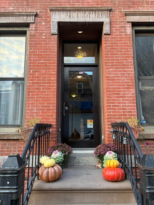 264 3rd St in Jersey City, NJ - Building Photo