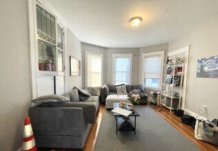 9 Taft St, Unit 3 in Boston, MA - Foto de edificio - Building Photo