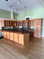 76 Main St, Unit Charming 2-Bedroom in Waterville, ME - Building Photo