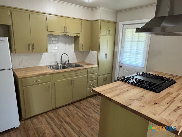 property at 428 Aguila St