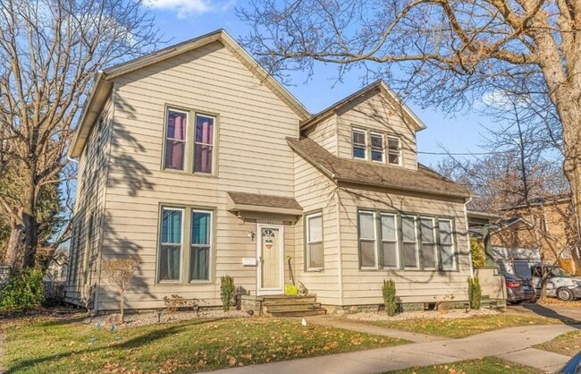 711 Napoleon St, Unit 711