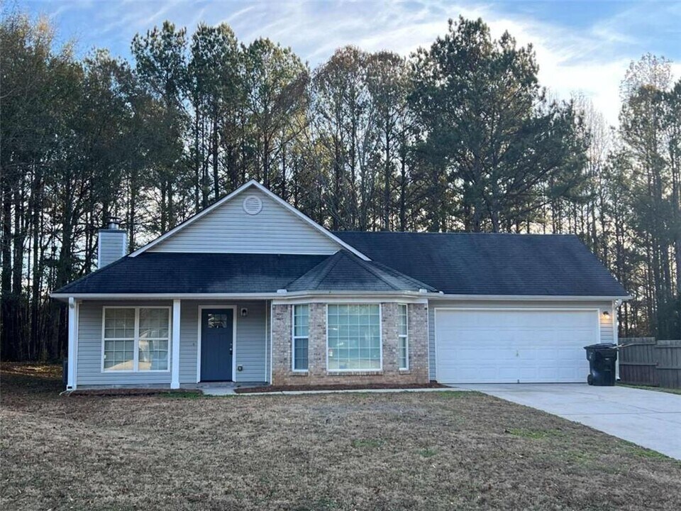 17 Carey Ct in Grantville, GA - Building Photo