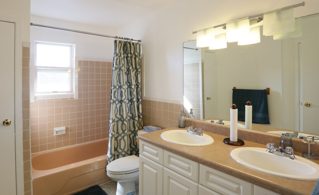 Raritan Crossing Apartments in New Brunswick, NJ