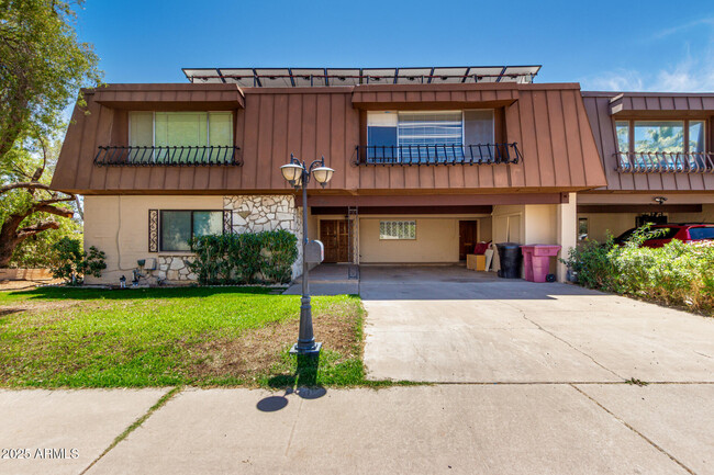 property at 5 Inner Cir