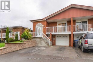 4036 Dunmow Crescent in Mississauga, ON - Building Photo
