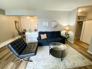 8310-8310 Jasper Ave in Edmonton, AB - Building Photo - Building Photo