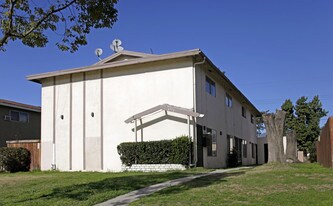 4752 Canoga St Apartments