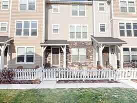 818 E 975 N in Layton, UT - Building Photo