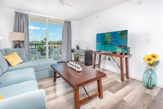 8888 Collins Ave in Surfside, FL - Building Photo - Building Photo