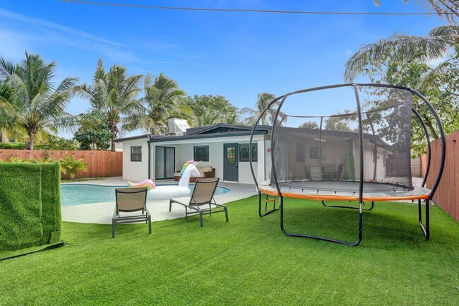 7531 Simms St in Hollywood, FL - Building Photo - Building Photo