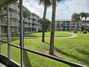 2701 Village Blvd in West Palm Beach, FL - Building Photo - Building Photo