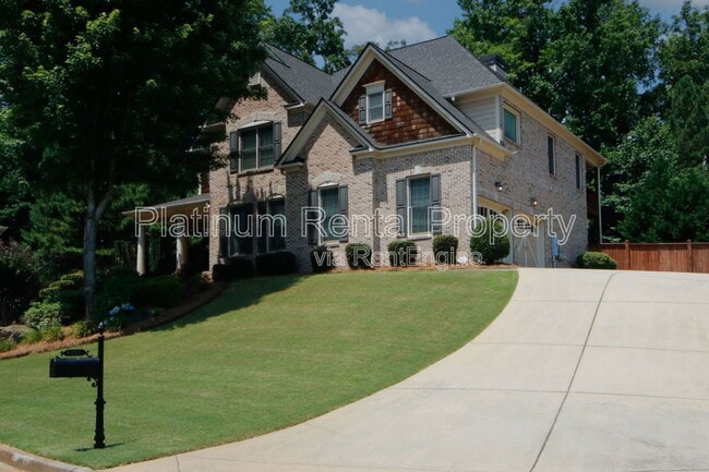 property at 4580 Wykeshire Ct