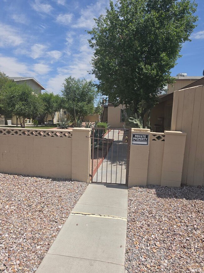 3204 N Michael Way in Las Vegas, NV - Building Photo - Building Photo