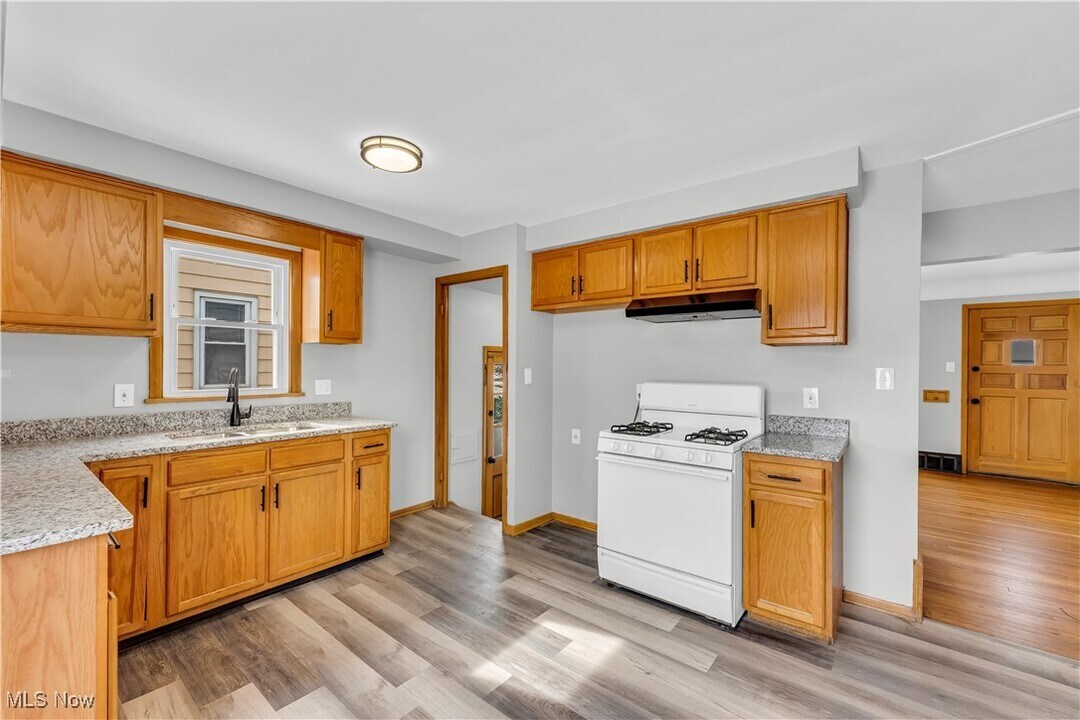 13722 Rybak Ave in Garfield Heights, OH - Building Photo