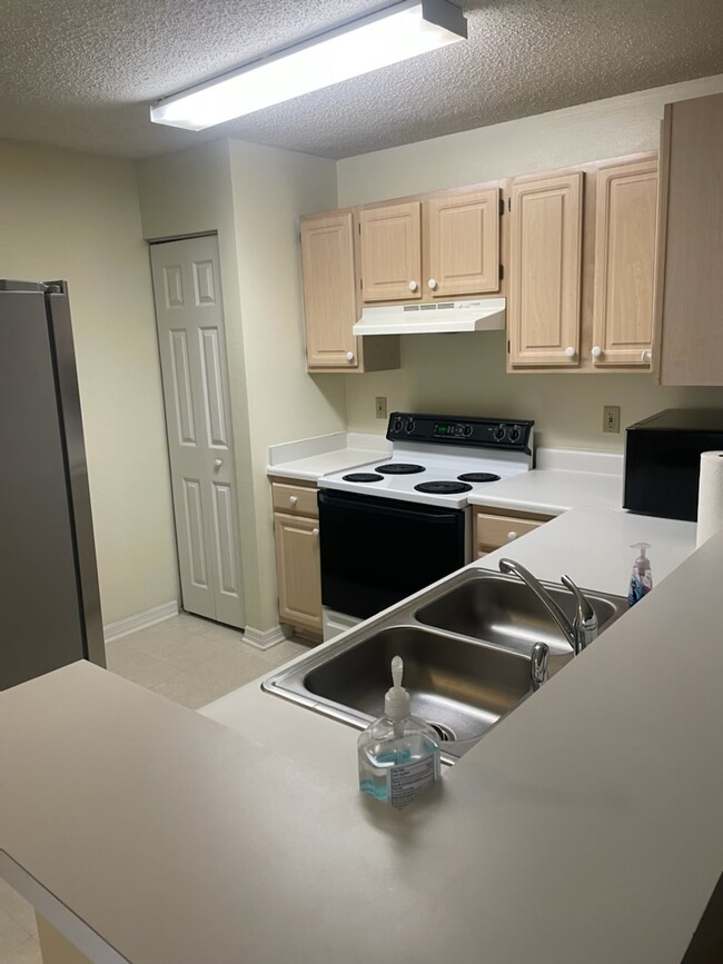 1989 Summer Club Dr, Unit 1 in Oviedo, FL - Building Photo - Building Photo