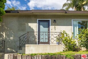7103 Earldom Ave in Los Angeles, CA - Building Photo