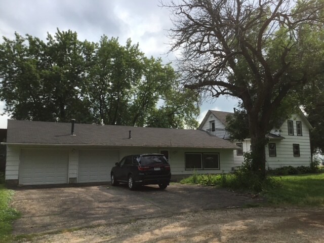 103 Erie St SE-Unit -Main Level in Hutchinson, MN - Building Photo