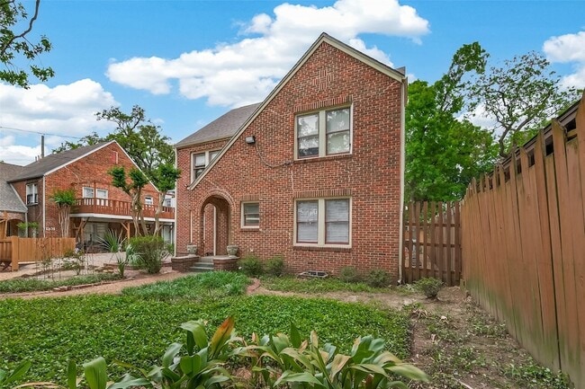 1807 Crocker St, Unit A in Houston, TX - Building Photo - Building Photo