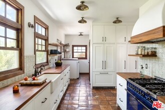 4918 Angeles Vista Blvd in Los Angeles, CA - Building Photo - Building Photo