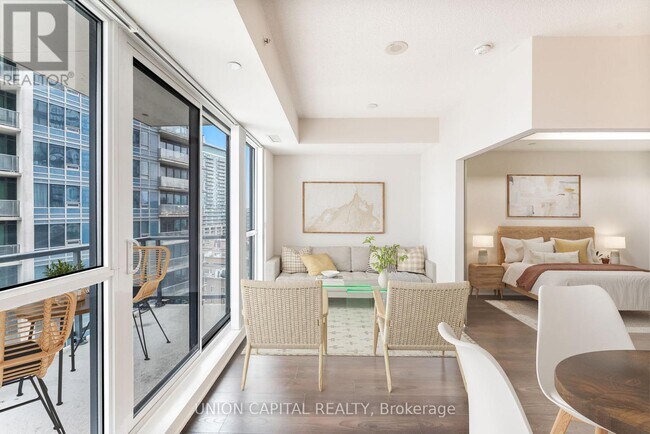 51-1051 E Liberty St in Toronto, ON - Building Photo - Building Photo