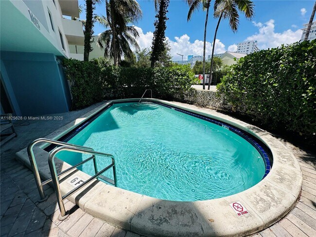 1025 Alton Rd in Miami Beach, FL - Building Photo - Building Photo