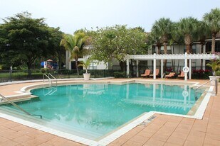 2214 Arbour Walk Cir in Naples, FL - Building Photo
