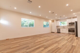 12940 Oberlin St in Sylmar, CA - Building Photo - Building Photo