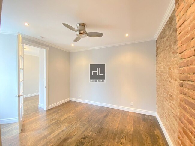 BEAUTIFUL SUN-KISSED NO-FEE 1 BED IN PRIME in New York, NY - Building Photo - Building Photo