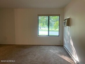 140 Amberly Dr in Englishtown, NJ - Building Photo - Building Photo