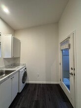 2030 W 42nd St in Los Angeles, CA - Building Photo - Building Photo