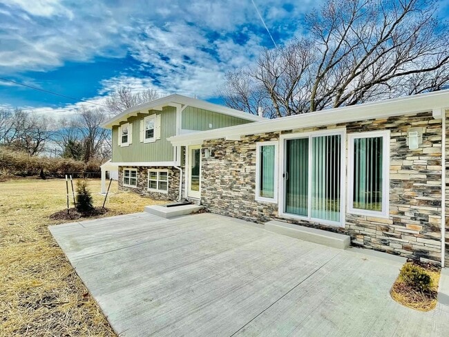 property at 1109 W 21st St