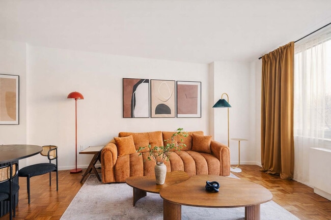 350 W 43rd St, Unit SI ID1381654P in New York, NY - Building Photo - Building Photo