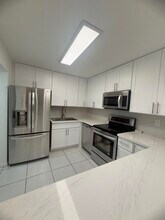 9370 SW 8th St in Boca Raton, FL - Building Photo - Building Photo