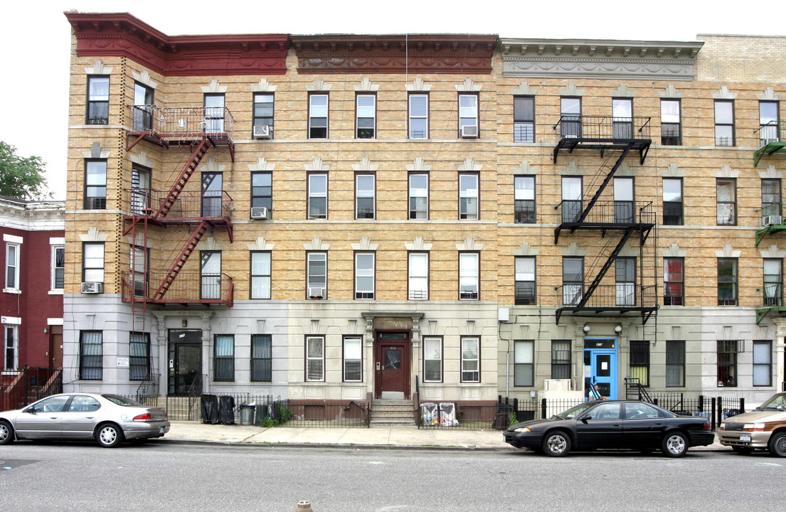 872 Macon St in Brooklyn, NY - Building Photo