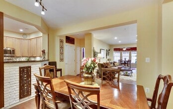 201 High Gables Dr in Gaithersburg, MD - Building Photo - Building Photo