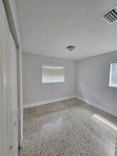 4970 NW 182nd St in Miami Gardens, FL - Foto de edificio - Building Photo