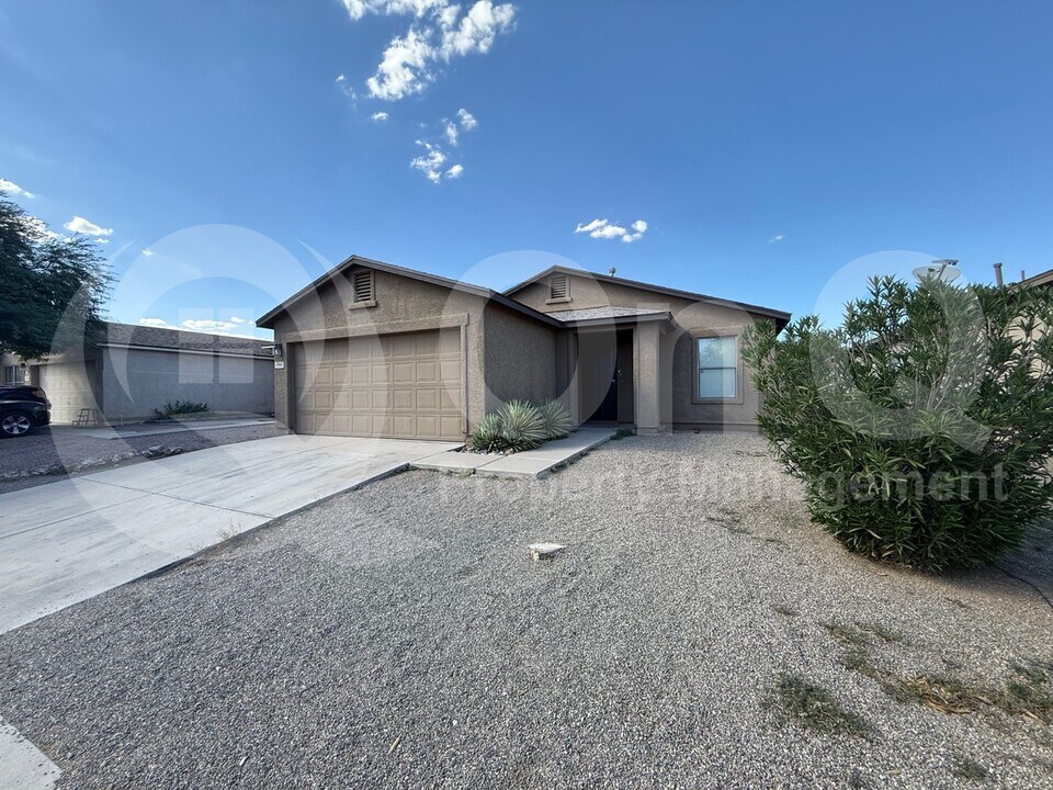 1702 W Summer Dawn Dr in Tucson, AZ - Building Photo