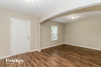 9836 Marine Ct in Jacksonville, FL - Foto de edificio - Building Photo