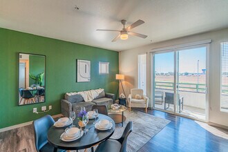 9600 W Georgia Ave in Glendale, AZ - Foto de edificio - Building Photo