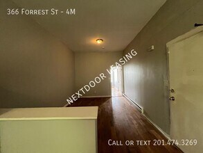 366 Forrest St in Jersey City, NJ - Building Photo - Building Photo