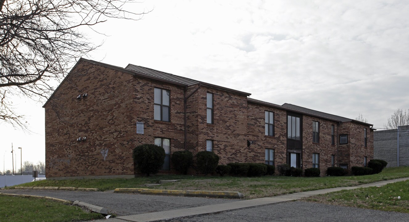 8380 Cottonwood Dr in Cincinnati, OH - Foto de edificio