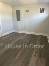 127 W Chestnut St in Asheville, NC - Building Photo - Building Photo