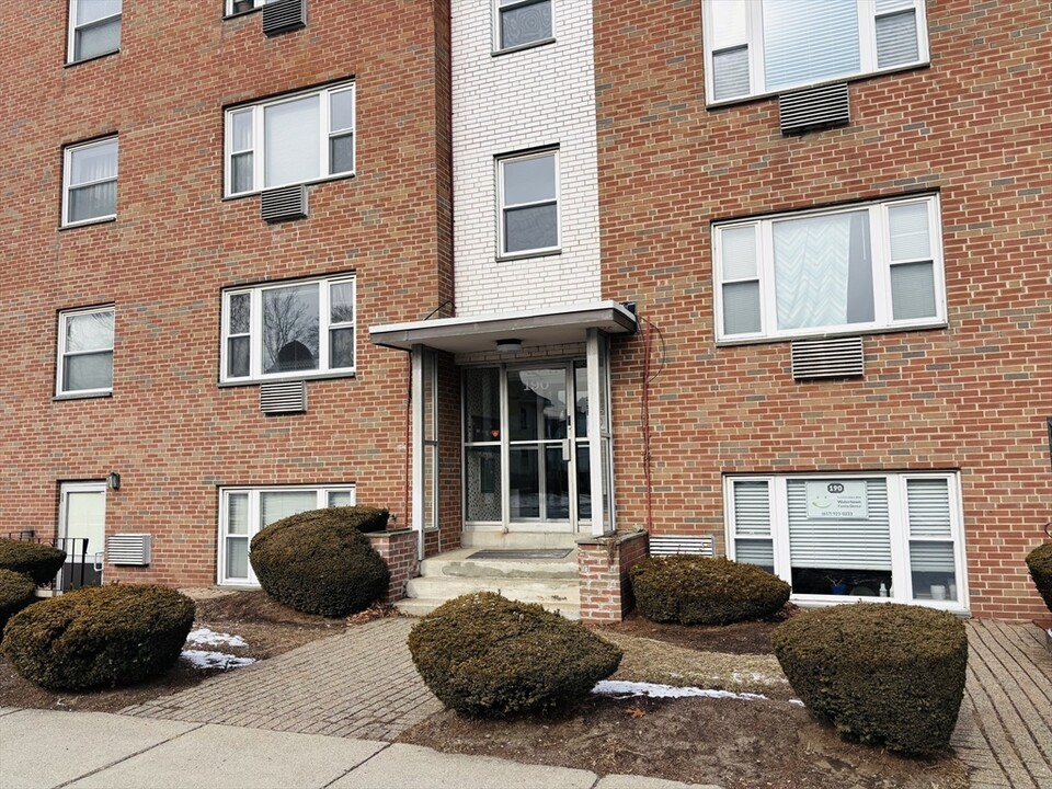 190 Mount Auburn St, Unit #3-2 in Watertown, MA - Building Photo