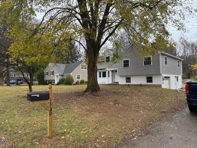 1330 Dunsinane Dr in West Chester, PA - Foto de edificio