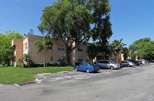 271 Bonnie Blvd in Palm Springs, FL - Building Photo