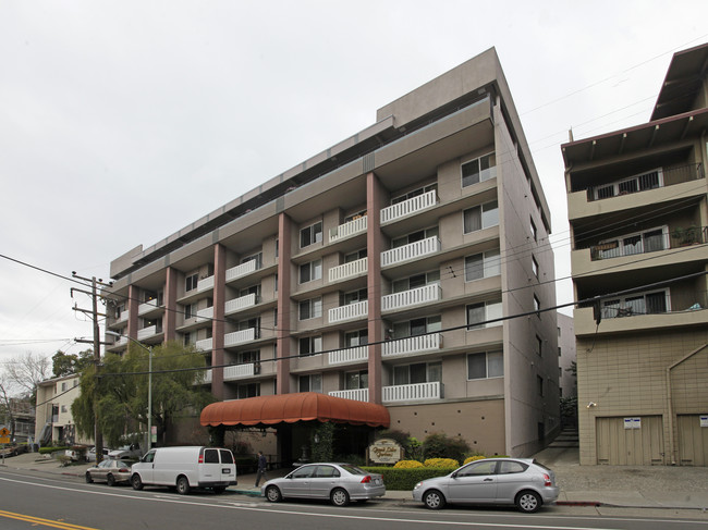 Grand Lake Gardens in Oakland, CA - Building Photo - Building Photo