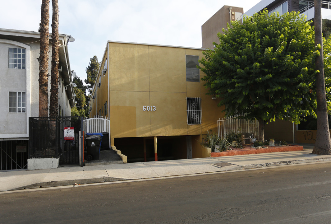 6013 Carlton Way in Los Angeles, CA - Building Photo