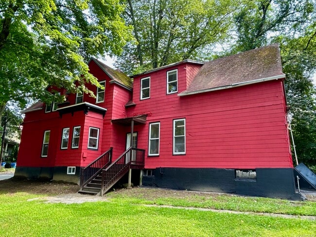 69 Summit St in Norwich, CT - Building Photo - Building Photo