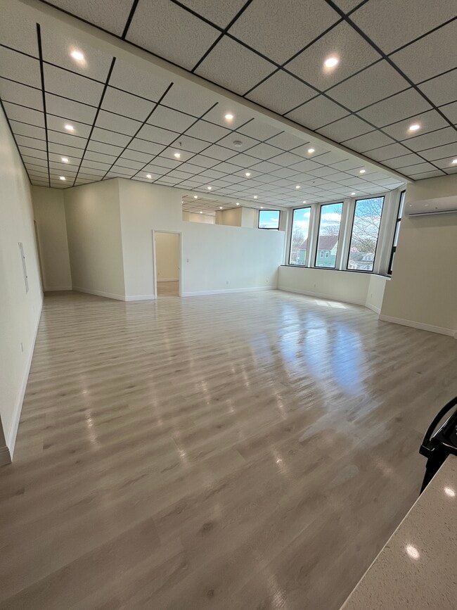 67 Sand Creek Rd, Unit 1 in Albany, NY - Foto de edificio - Building Photo